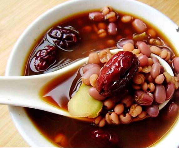 瘦身减肥养生美容红豆汤  月瘦20斤的做法