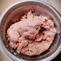 猪肉丸子的做法图解3