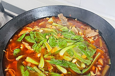鸡肉刀削面