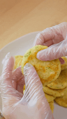 【宝宝辅食】西蓝花豆腐饼的做法