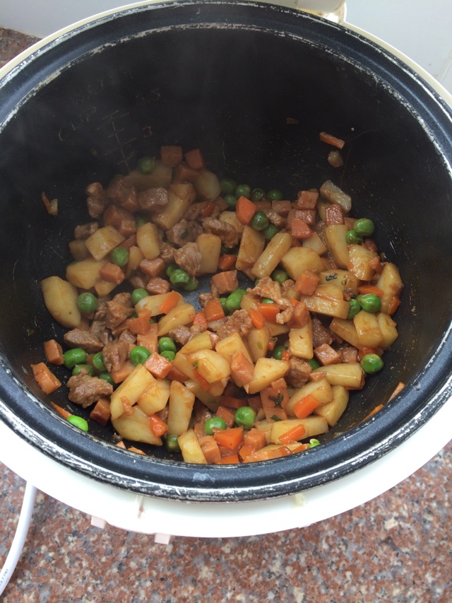 电饭煲版—豌豆猪肉焖饭的做法图解4