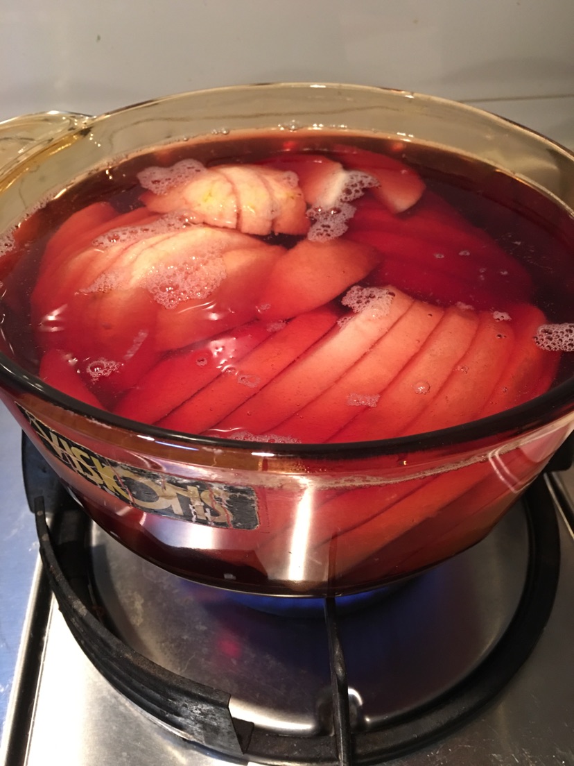 红酒肉桂雪梨的做法图解2