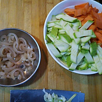 时蔬炒肉皮的做法图解1