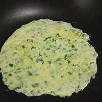 #餐桌上的春日限定#韭菜鸡蛋饼的做法图解6