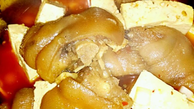 猪蹄炖豆腐的做法