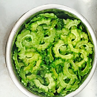 苦瓜炒牛肉的做法图解1