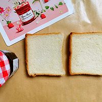 #蓓妮妈妈美味#快手早餐草莓果酱酸奶土司片的做法图解1