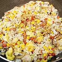 #向往的生活 就是外婆乡#红火龙果培根虾仁蛋炒饭的做法图解15
