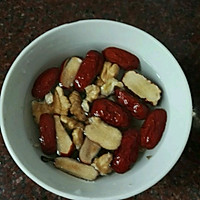 红枣核桃牛奶的做法图解2