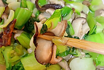 #开启冬日滋补新吃法#香菇炒油菜，简单好味道！的做法