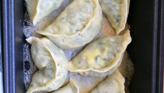 韭菜鸡蛋虾皮馅煎饺