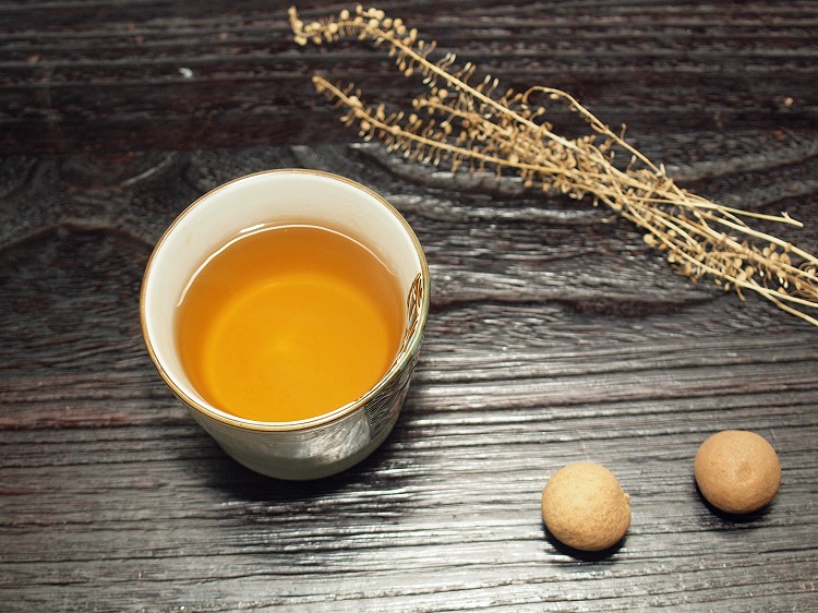 桂圆红参茶：夏日保温杯里的小秘密，补血提气的养生茶饮的做法