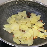 回锅洋芋的做法图解3