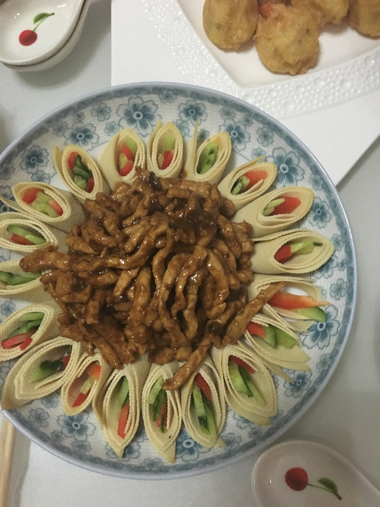 莲花酱肉丝的做法