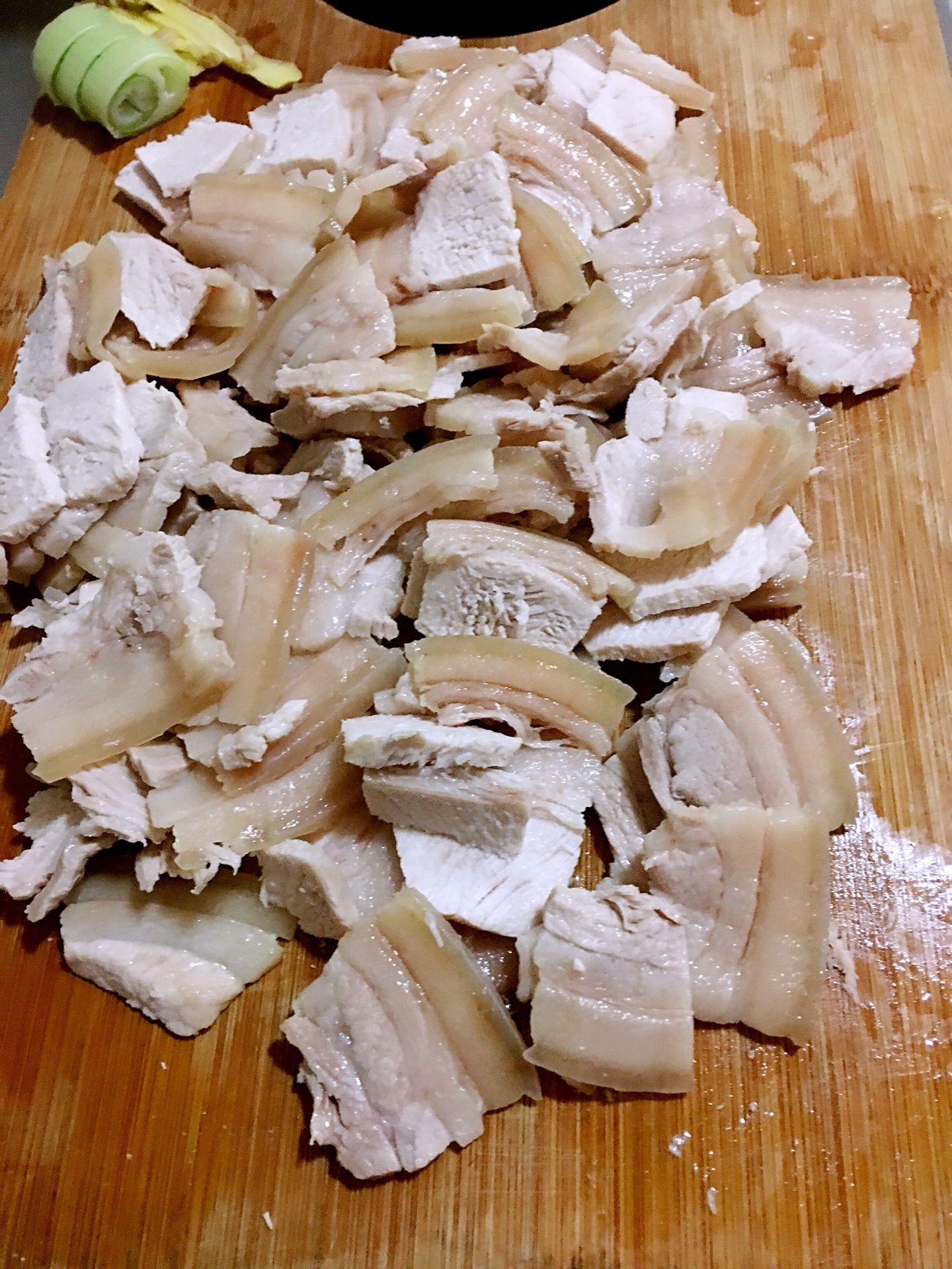 东北酸菜汆白肉怎么做_东北酸菜汆白肉的做法_豆果美食