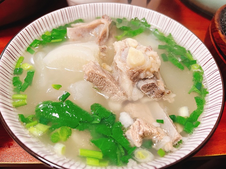 不膻的羊排萝卜汤的做法