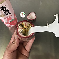 #充能好味大赏#百香果草莓牛奶饮的做法图解3