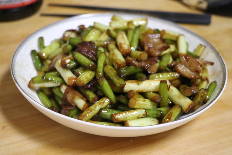 十分钟上班族快菜蒜苔炒肉的做法