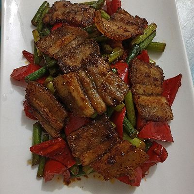 回锅肉炒蒜薹