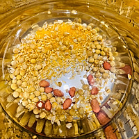 破壁机版❤️核桃花生豆浆的做法图解1
