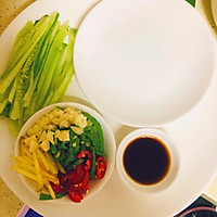 低卡又美味-凉拌香辣鸡丝的做法图解2
