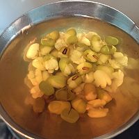 绿豆莲子百合汤的做法图解3