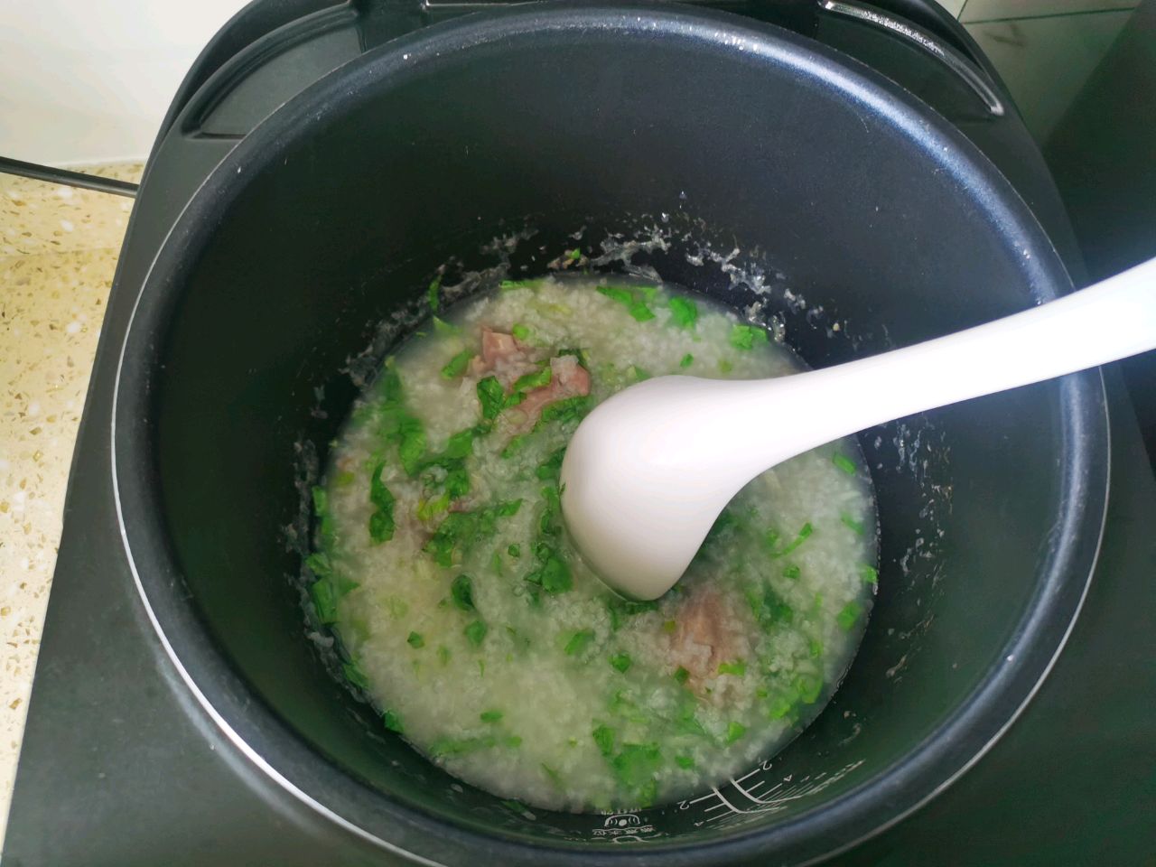 A taste of memories -- Echo's Kitchen: 【咸排骨花生粥】Salted Ribs and Peanut Congee