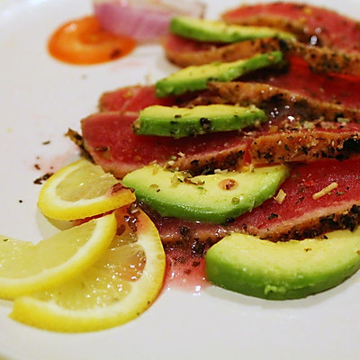 金枪鱼牛油果沙拉