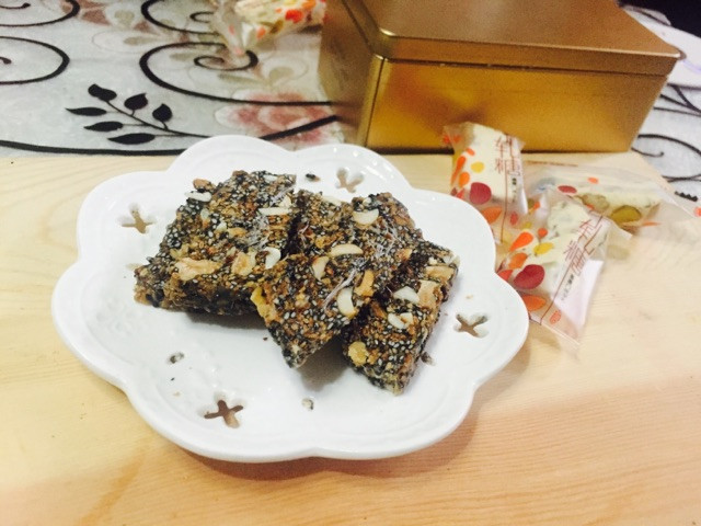 花生芝麻核桃糖的做法