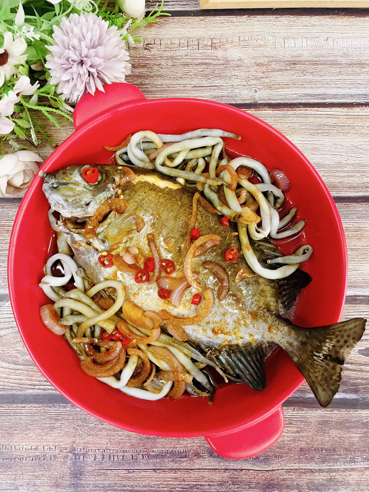 泥猛鱼蒸沙虫的做法
