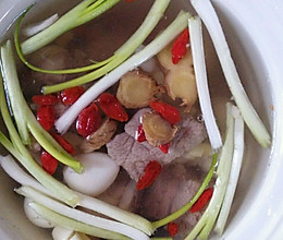 ☞鲍鱼鹌鹑排骨汤的做法