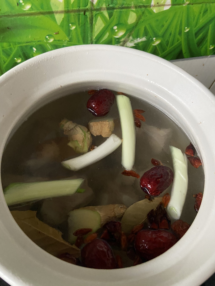 煲排骨山药汤的做法