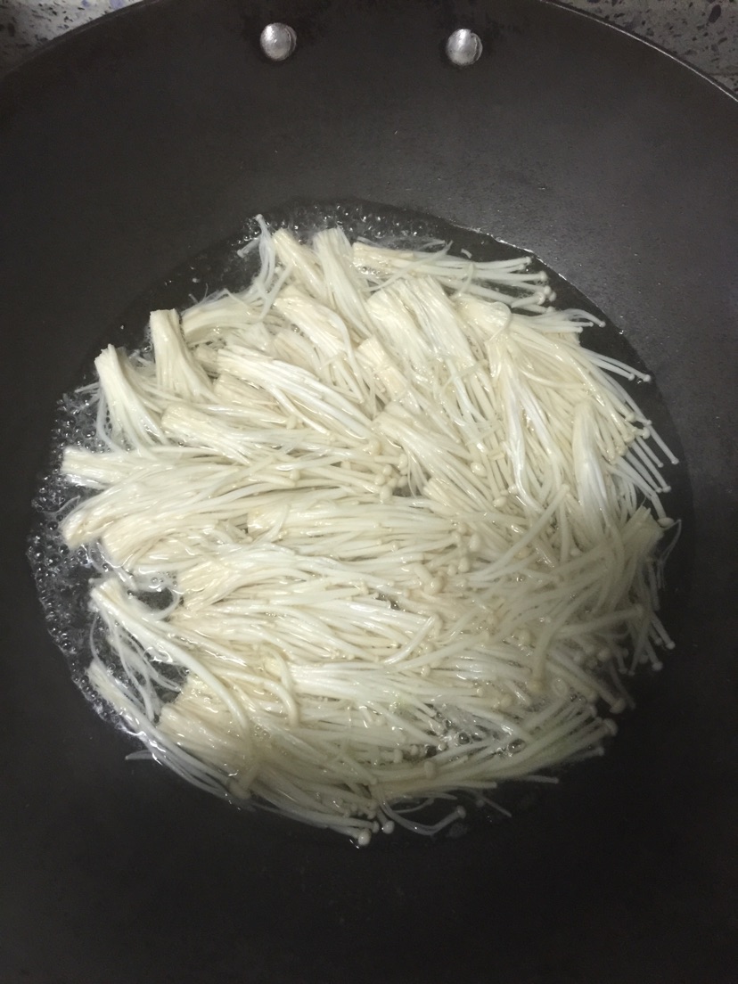 青瓜包金针菇的做法图解4