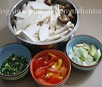 蚝油杂菇牛肉丸煲的做法图解2