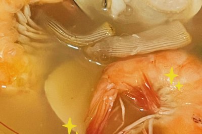 鲜虾蛤蜊沙虫汤