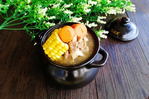 为爱煲汤+ 玉米胡萝卜筒骨汤的做法