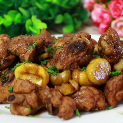 秋冬季节滋补的板栗烧鸡腿