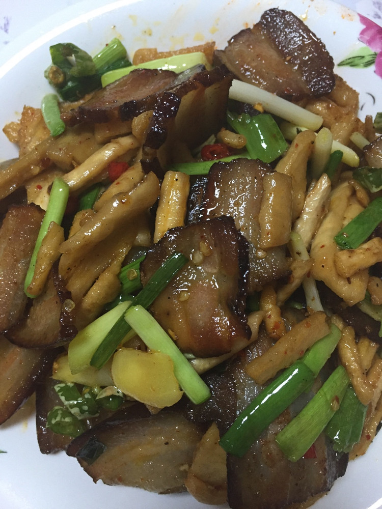 麻辣萝卜干炒腊肉的做法