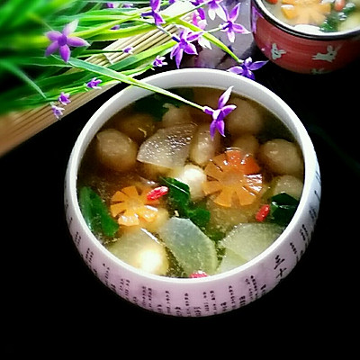 生氽丸子萝卜汤