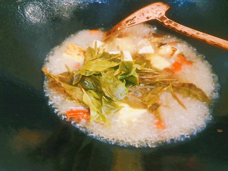 云南茶宴～普洱茶酸笋鱼的做法