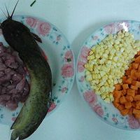 塘角鱼瘦肉玉米胡萝卜粥的做法图解1
