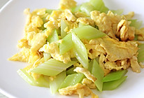 健康素食主义：西芹炒鸡蛋的做法