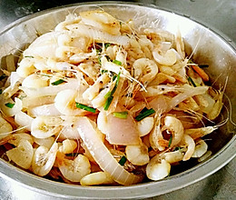 洋葱炒白虾的做法