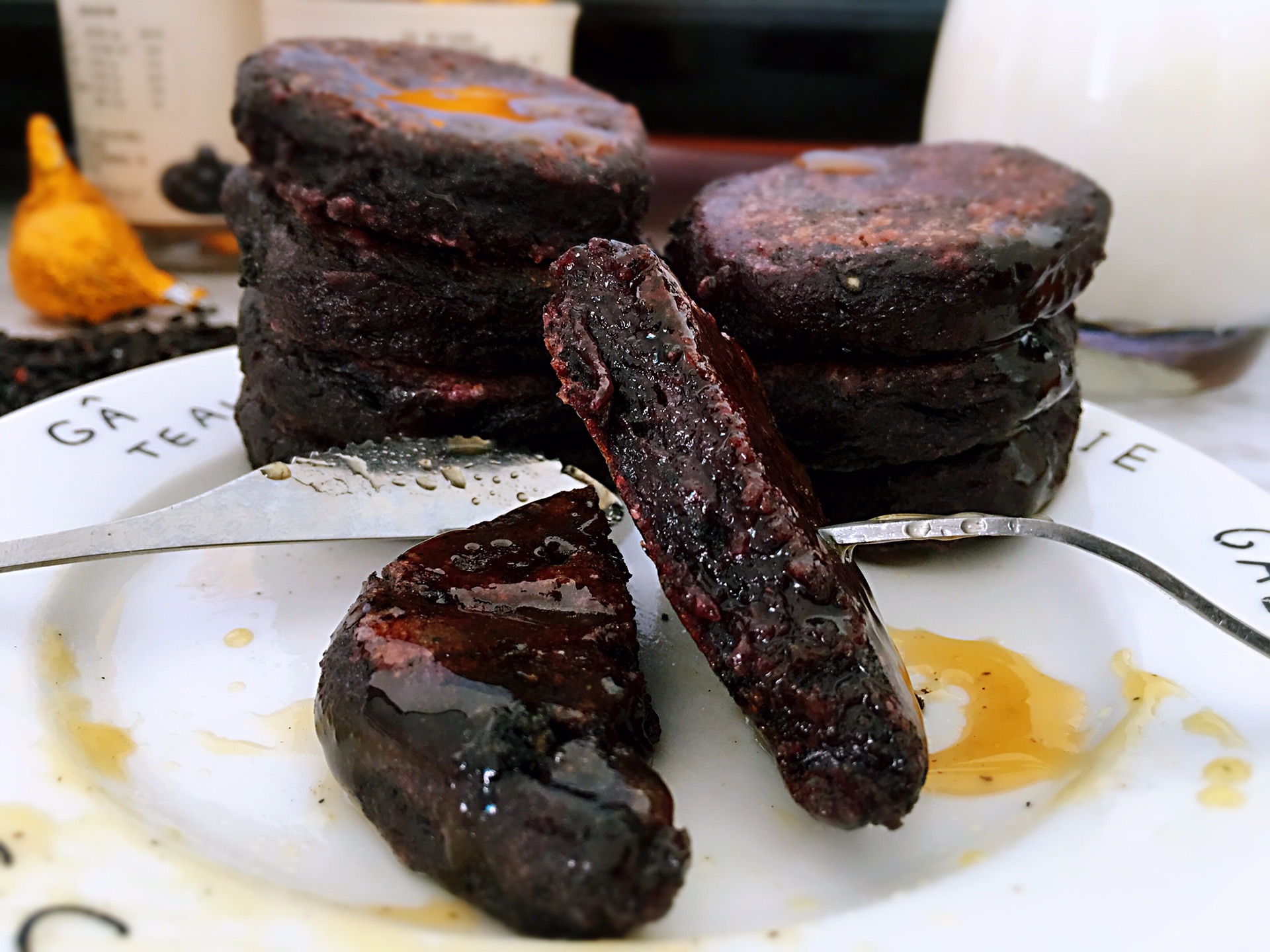 Black rice sesame cake