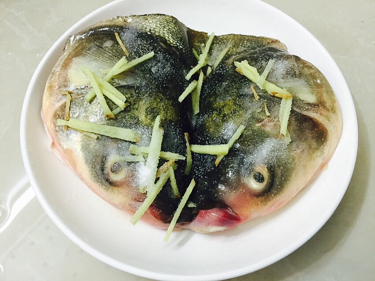 #美的聪明火微波炉#剁椒鱼头的做法图解3