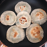 #爱乐甜夏日轻脂甜蜜#太阳花韭菜盒子#饺子皮版的做法图解15