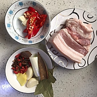 绝味蒜苔回锅肉的做法图解1
