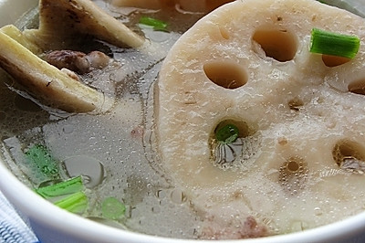 莲藕煲筒骨汤