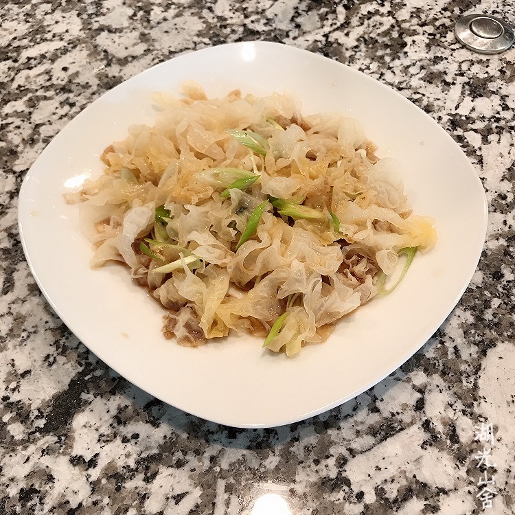 凉拌银耳的做法