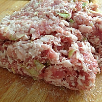 汆猪肉丸子的做法图解4